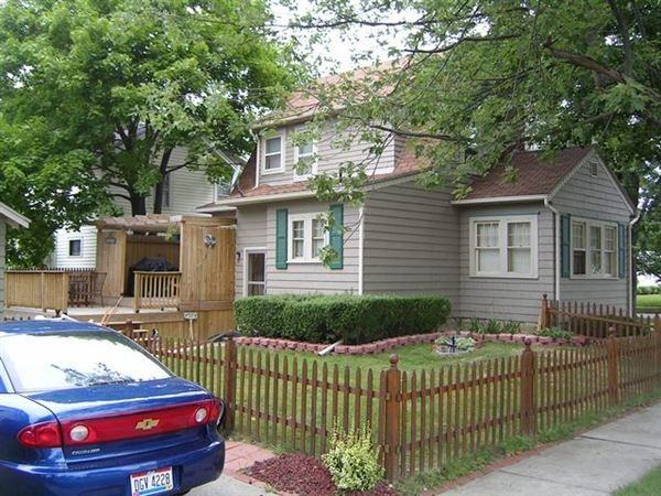 1071 E Church St - Photo 3 of 8