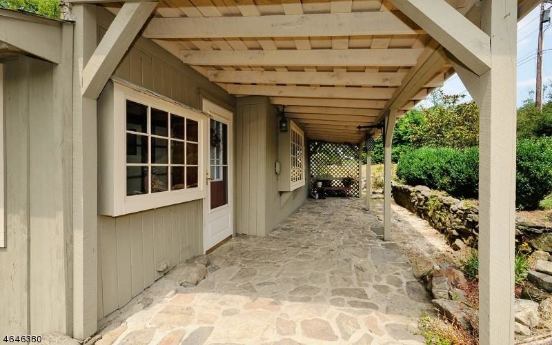 21 Dewey Ln - Photo 2 of 25