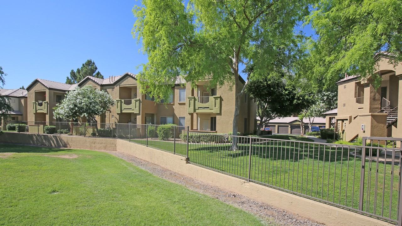 Strayhorse - Photo 2 of 23