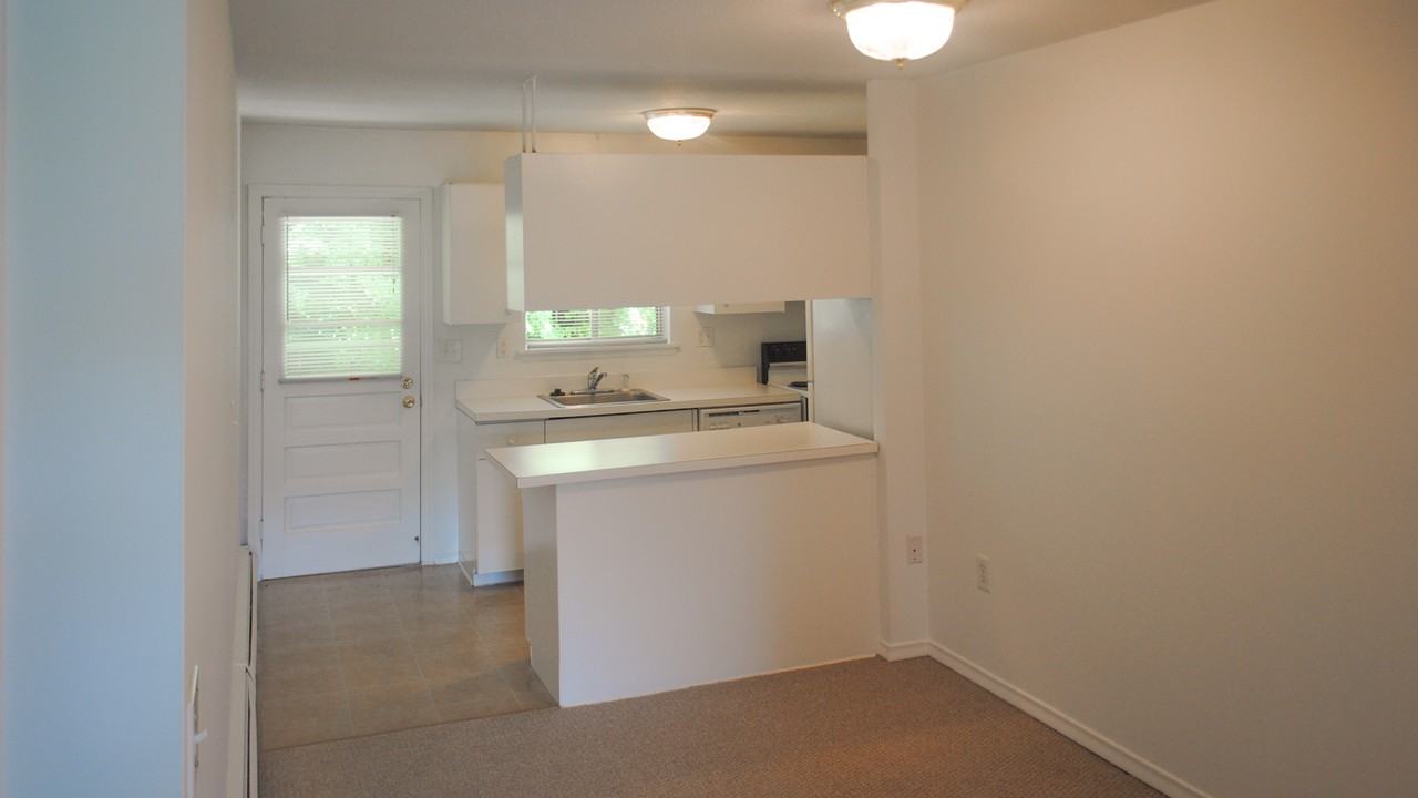 Summit and Birch Hill Apartments - Photo 3 of 8