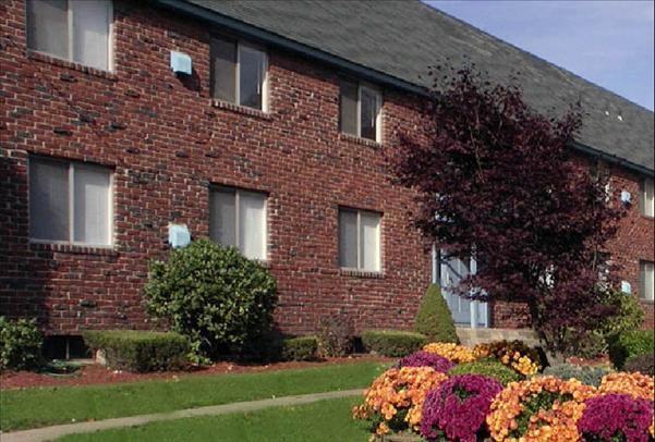 Woodbridge Apartments - Photo 3 of 7