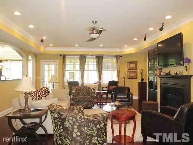 305 Silver Bluff St - Photo 3 of 10