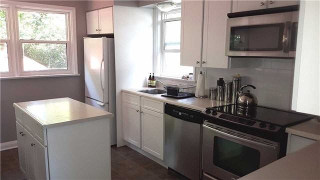 122 Selgrove Crescent - Photo 3 of 10