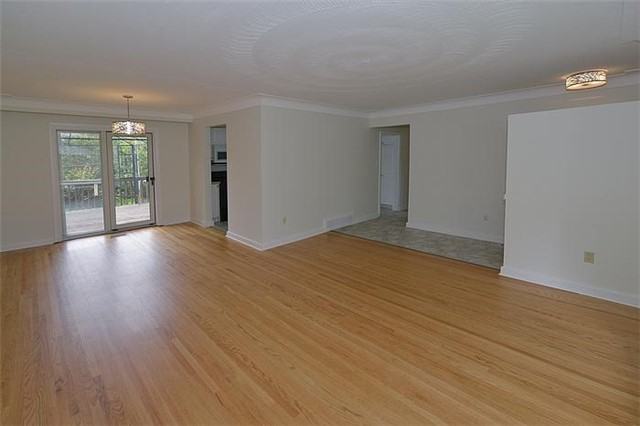 1370 Sedgewick Crescent - Photo 3 of 10