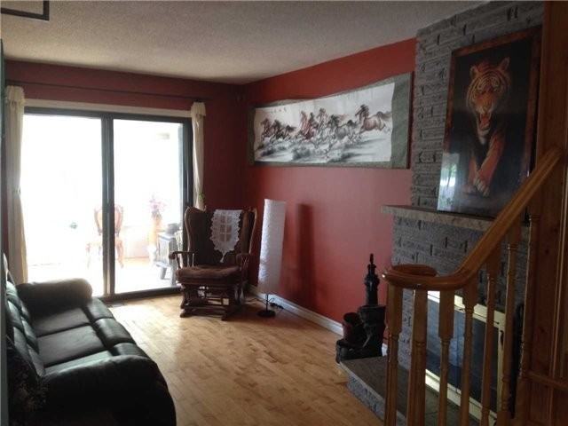 1557 Greenbriar Drive - Photo 3 of 9