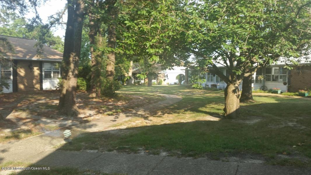 33 Edinburgh Ln - Photo 2 of 14