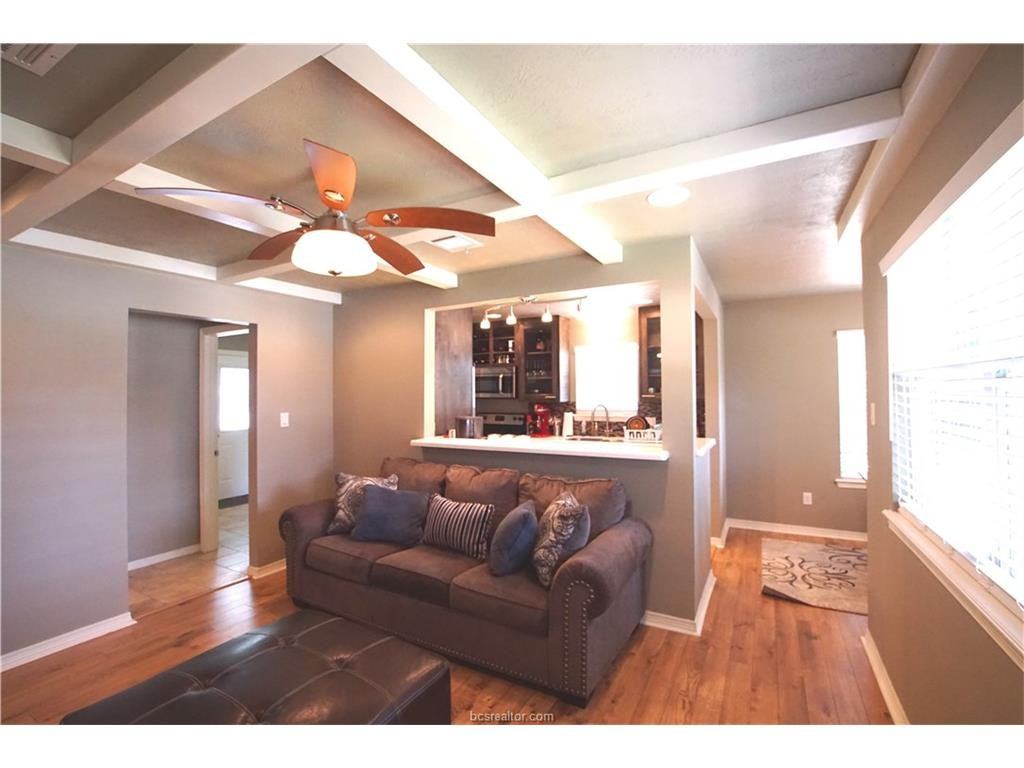 702 E William J Bryan Pkwy - Photo 3 of 11