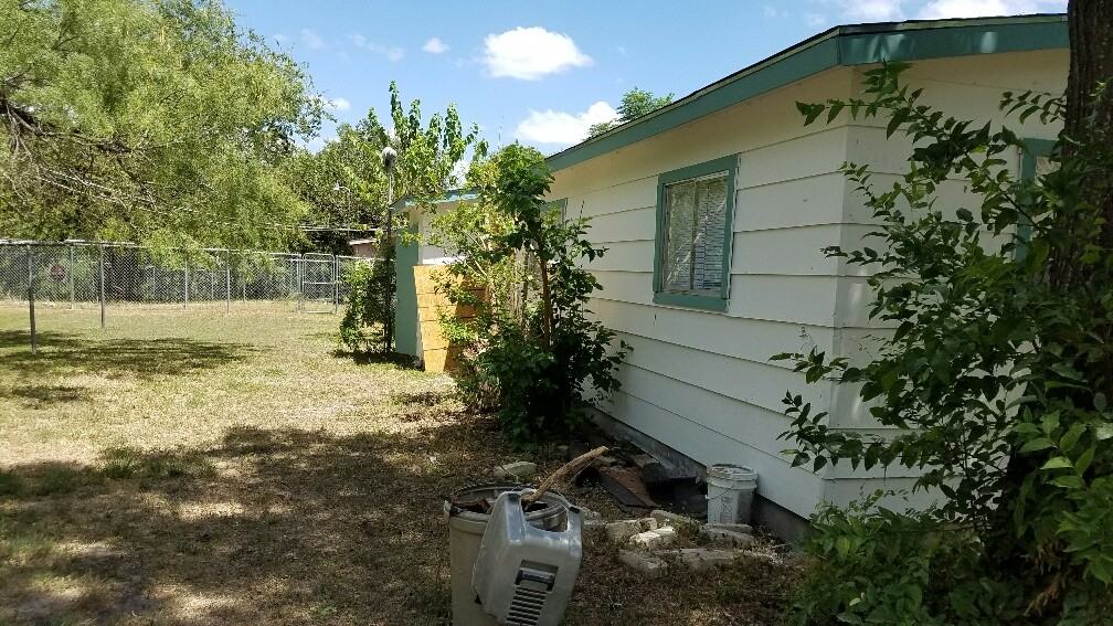 1131 Shadwell Dr - Photo 2 of 10