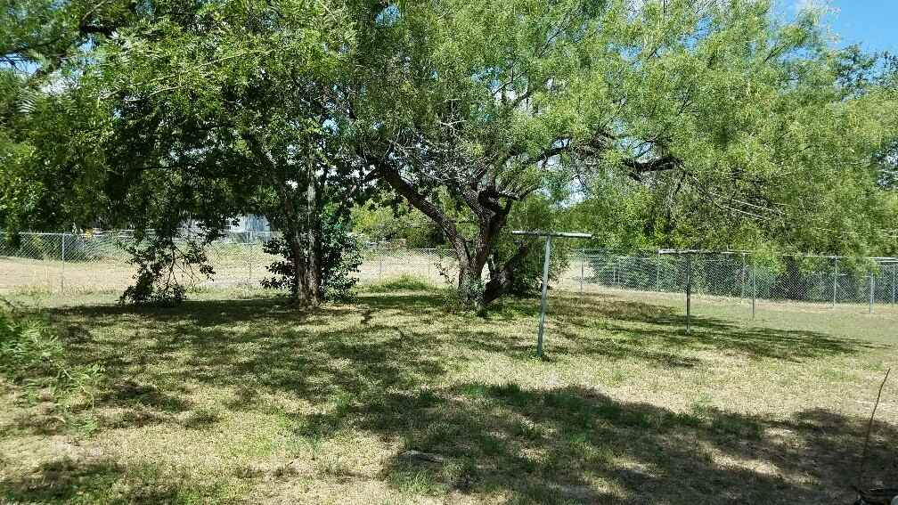 1131 Shadwell Dr - Photo 3 of 10