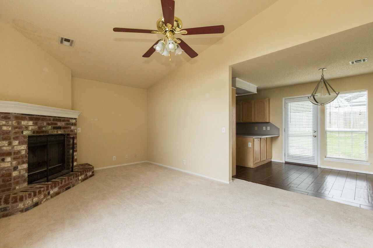 1709 W Fort Worth St - Photo 3 of 26