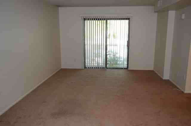 726 Putnam Blvd - Photo 3 of 16