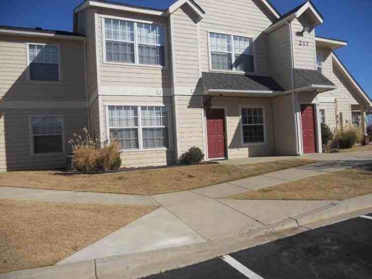 Lyons Estates Apartments 215 North Eastern Avenue, Moore, OK 73160