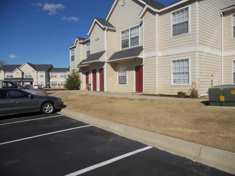 Lyons Estates Apartments 215 North Eastern Avenue, Moore, OK 73160
