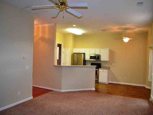 229 Highgate Cir - Photo 3 of 13