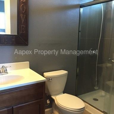 1375 Ash St - Photo 2 of 5