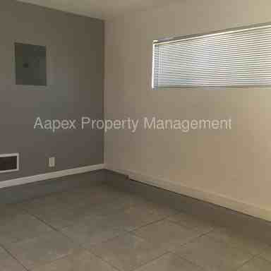 1375 Ash St - Photo 3 of 5