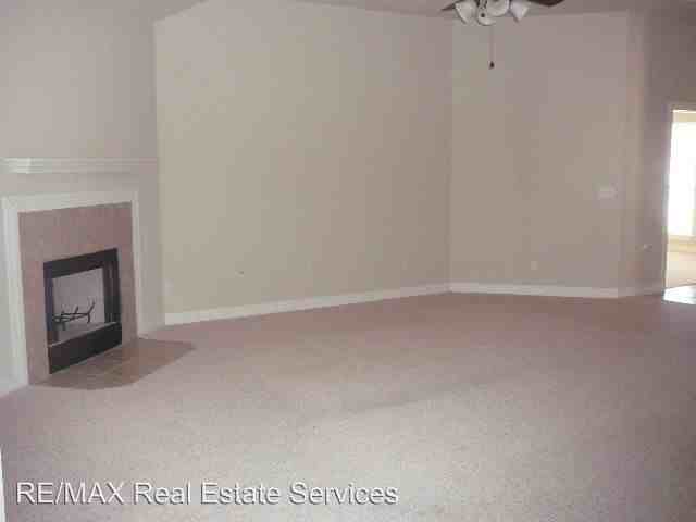 10131 Scarlet Oaks Dr - Photo 3 of 8