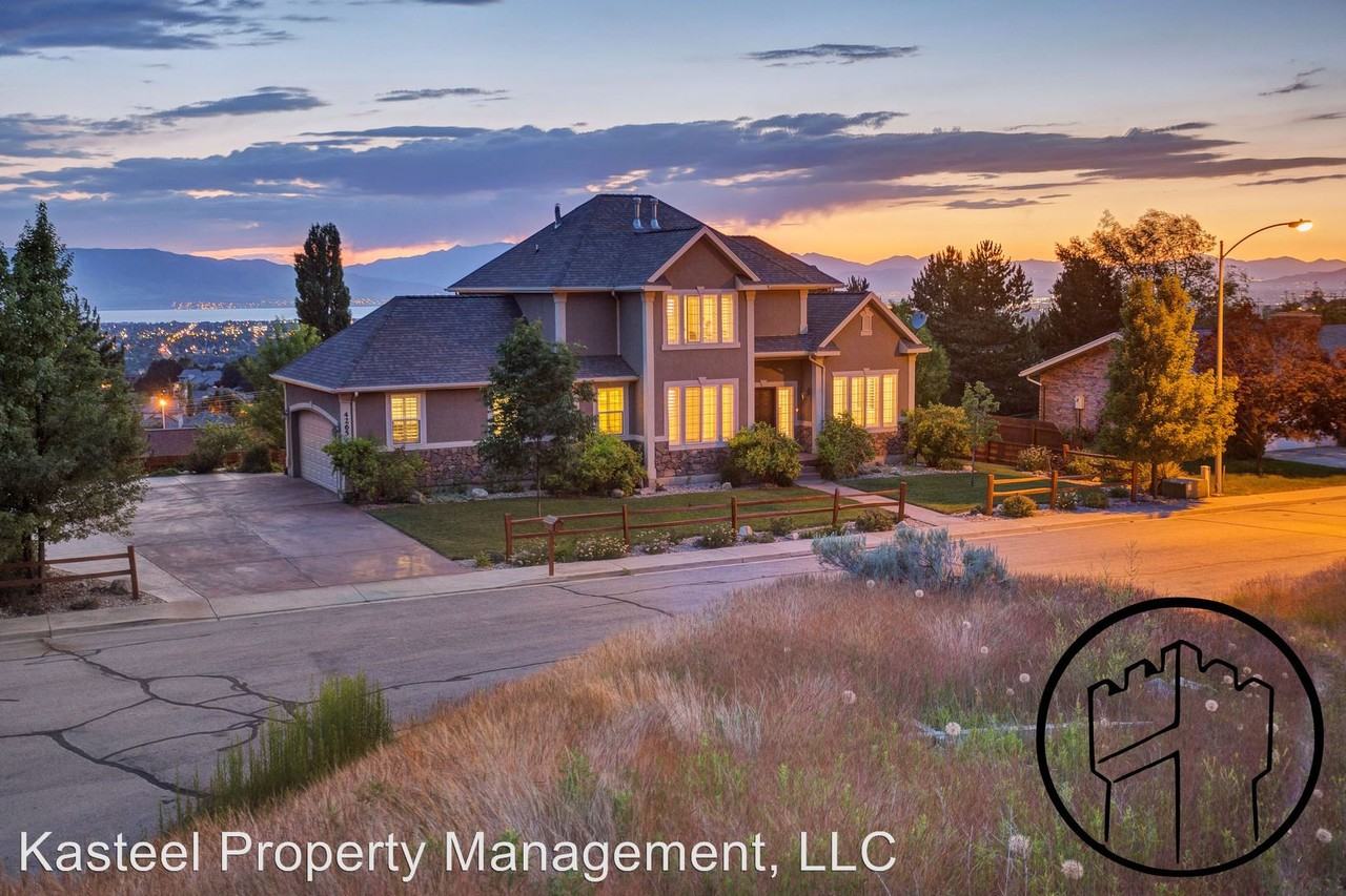 4265 Chapel View Dr - Photo 2 of 60