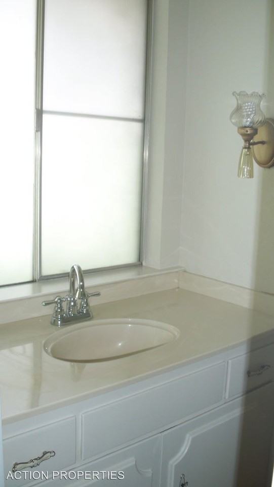 1526 Oak Tree Dr - Photo 2 of 16