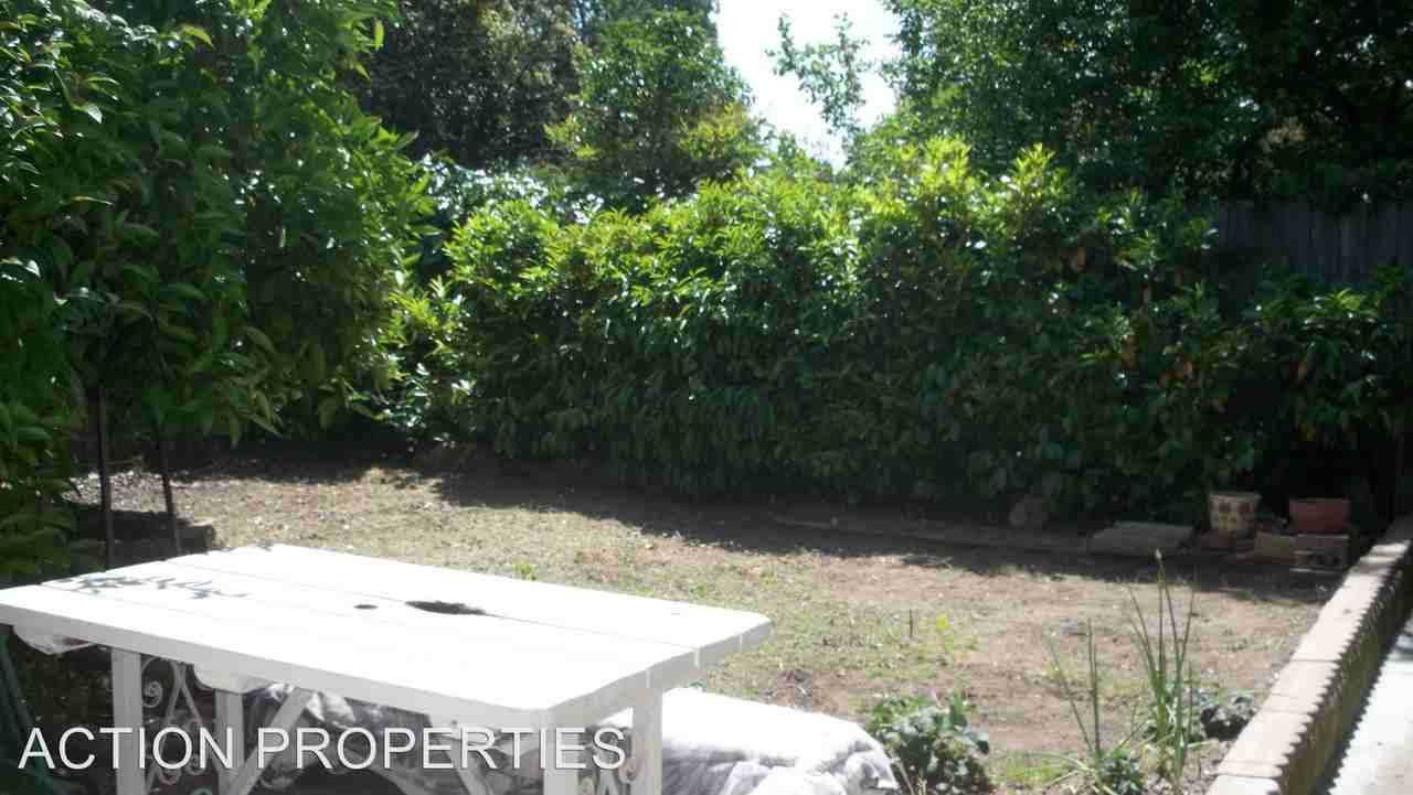 1526 Oak Tree Dr - Photo 3 of 16