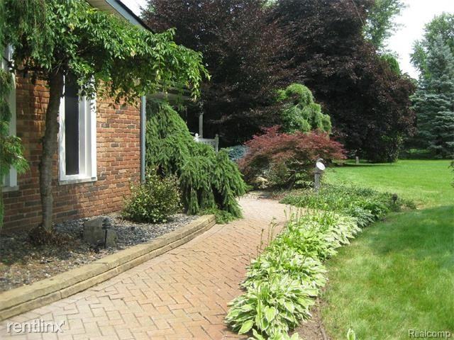 58240 Travis Rd - Photo 3 of 17