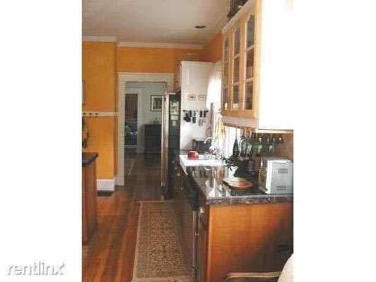 1015 Wharton St - Photo 3 of 7