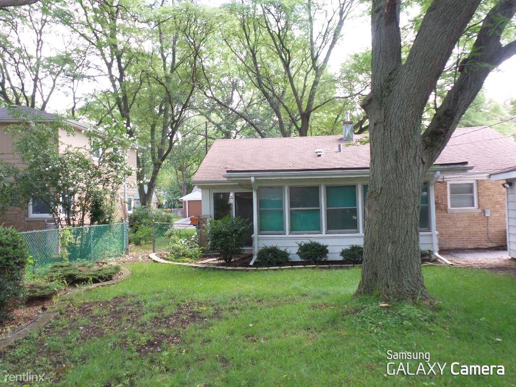 322 Merrimac St - Photo 2 of 10