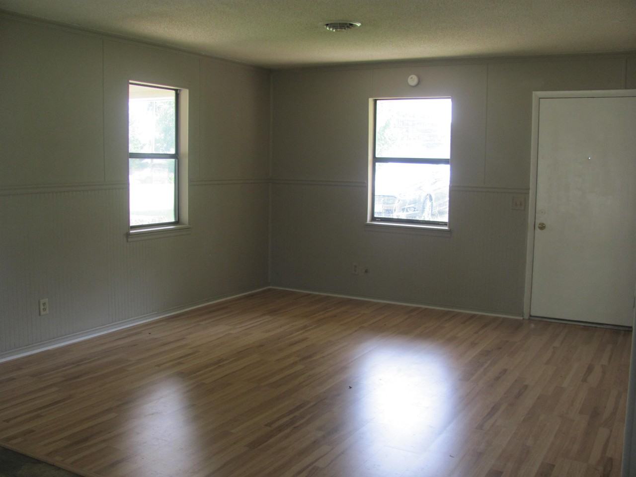 105 Sand St - Photo 3 of 10