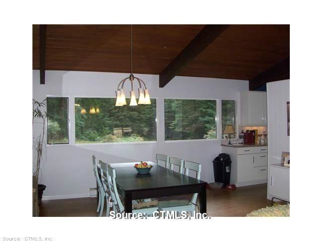 26 Jericho Dr - Photo 2 of 7