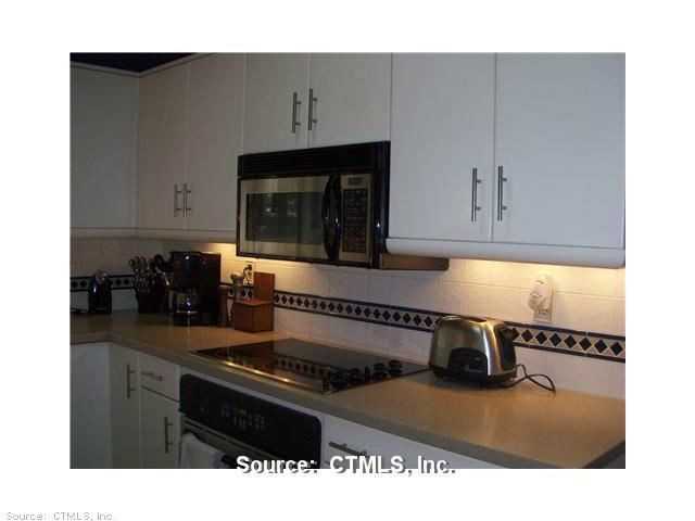 26 Jericho Dr - Photo 3 of 7