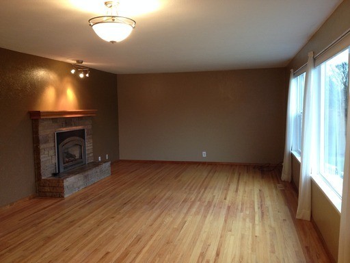 1225 Loraine St - Photo 3 of 12