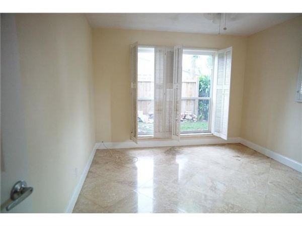 927 W Royal Palm Rd - Photo 2 of 6