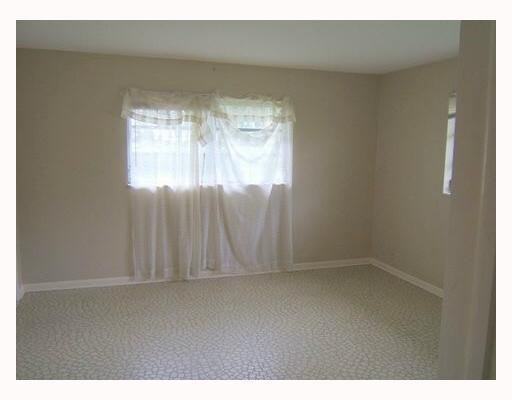 176 Beacon Ln - Photo 3 of 6