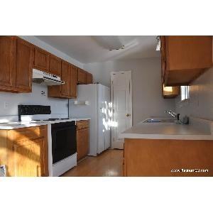 1072 Kiefer Ave - Photo 3 of 11