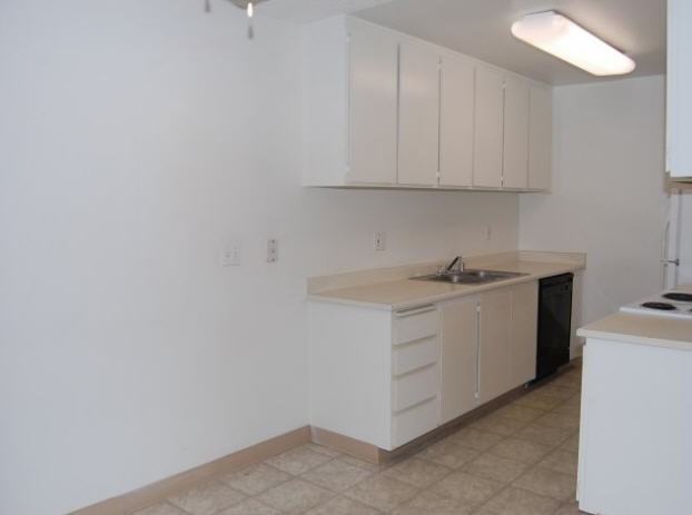 Pacific Pointe Apartments - Photo 2 of 13