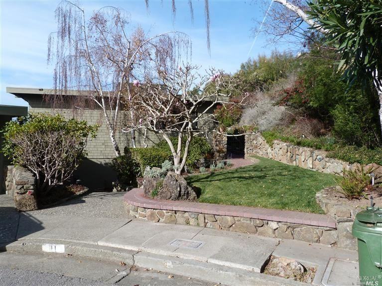 11 Sierra Ct - Photo 3 of 10