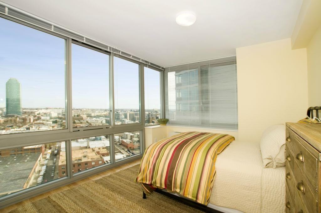 4615 Center Boulevard - Photo 3 of 6