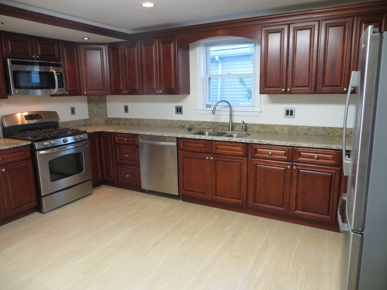 254 Broadway - Photo 2 of 8