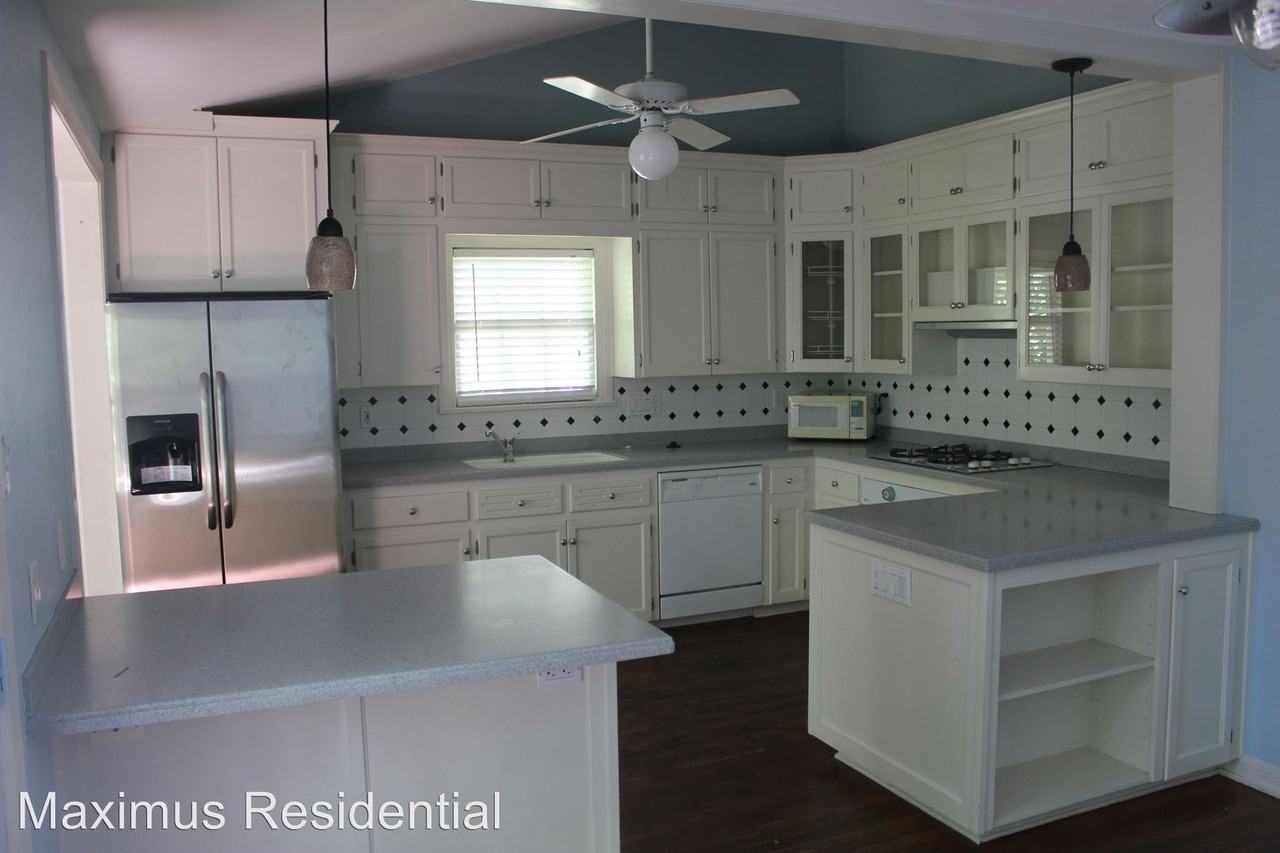 3215 Meredith St - Photo 2 of 13