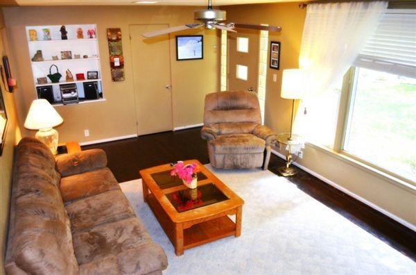 4704 Hampshire Ct - Photo 2 of 7