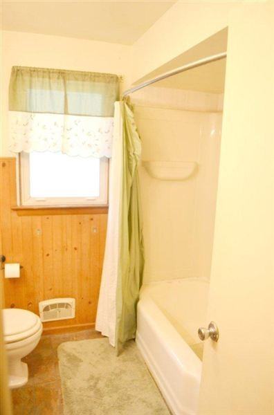 4704 Hampshire Ct - Photo 3 of 7