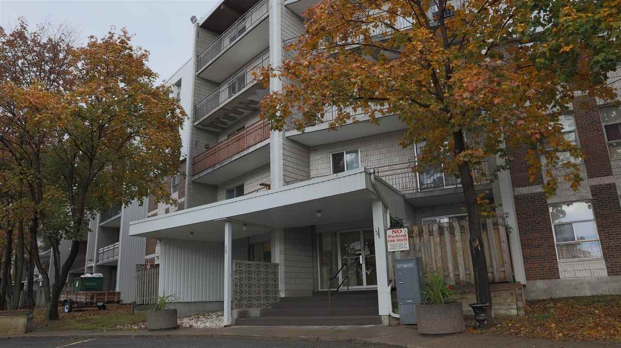 1525 Paris St - Photo 3 of 31