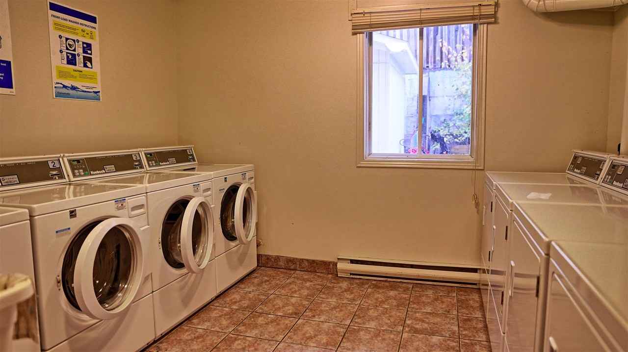 884 Regent St - Photo 2 of 14