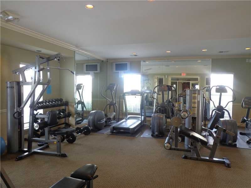 711 Riverside Drive - Photo 2 of 4