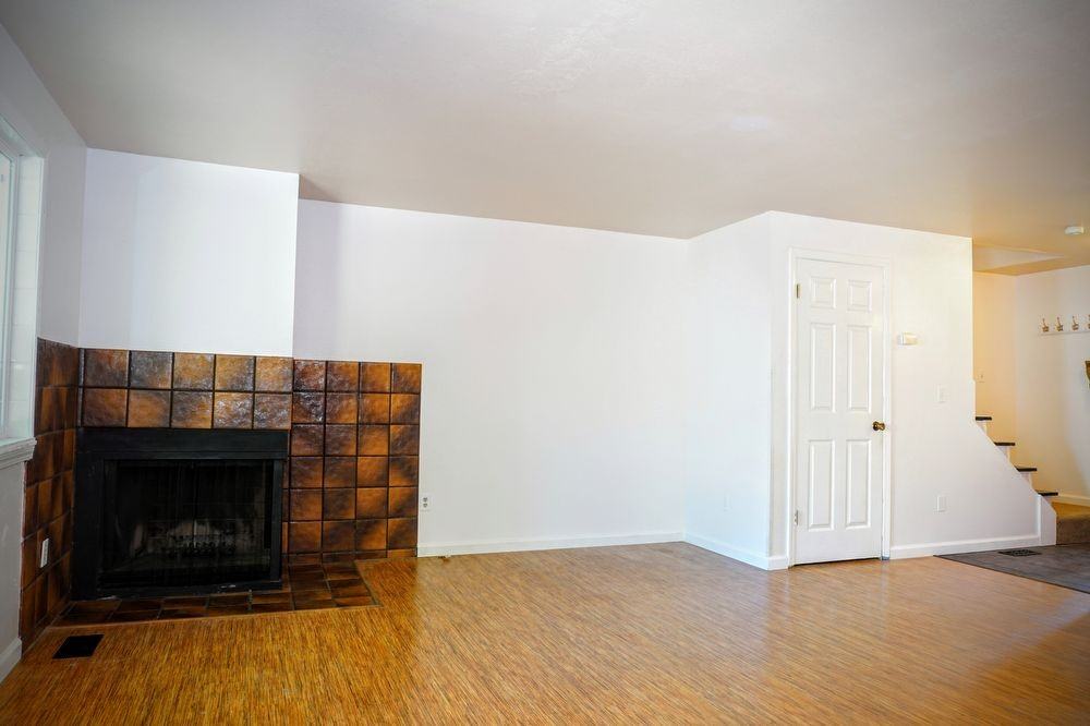 529 S Beach St - Photo 3 of 10