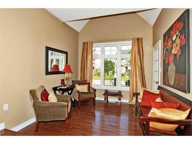 122 Spring Azure Crescent - Photo 2 of 10