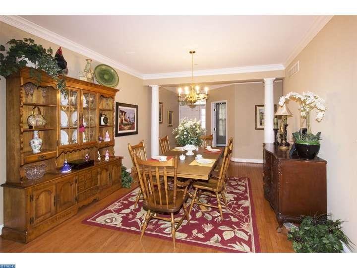 821 Creekview Dr - Photo 2 of 23