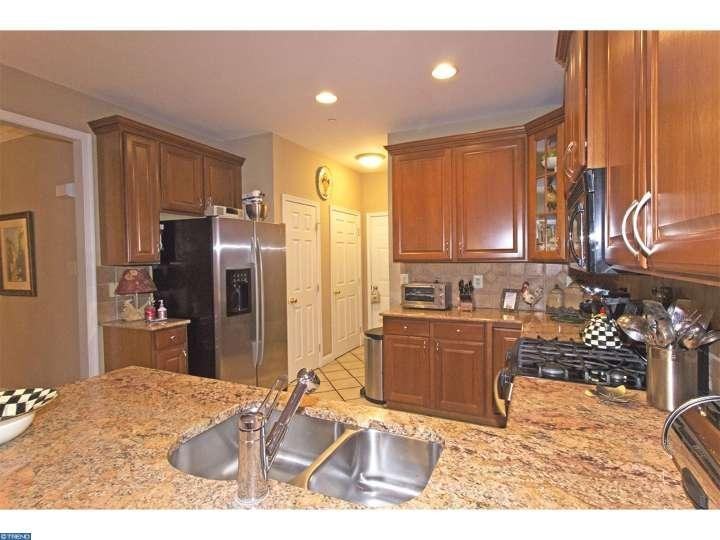 821 Creekview Dr - Photo 3 of 23