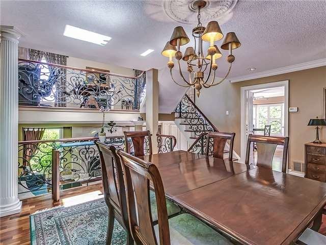 196 Romain Crescent - Photo 2 of 10