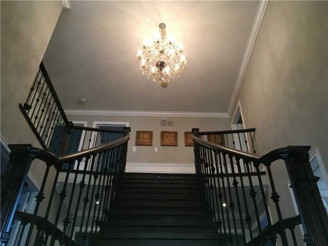 2208 Dunvegan Avenue - Photo 3 of 8